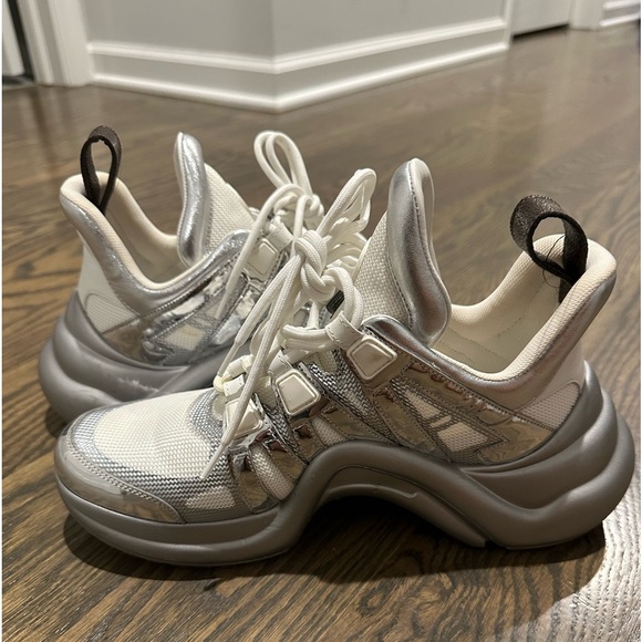 Louis Vuitton Arch Sneaker - Picture 3 of 11